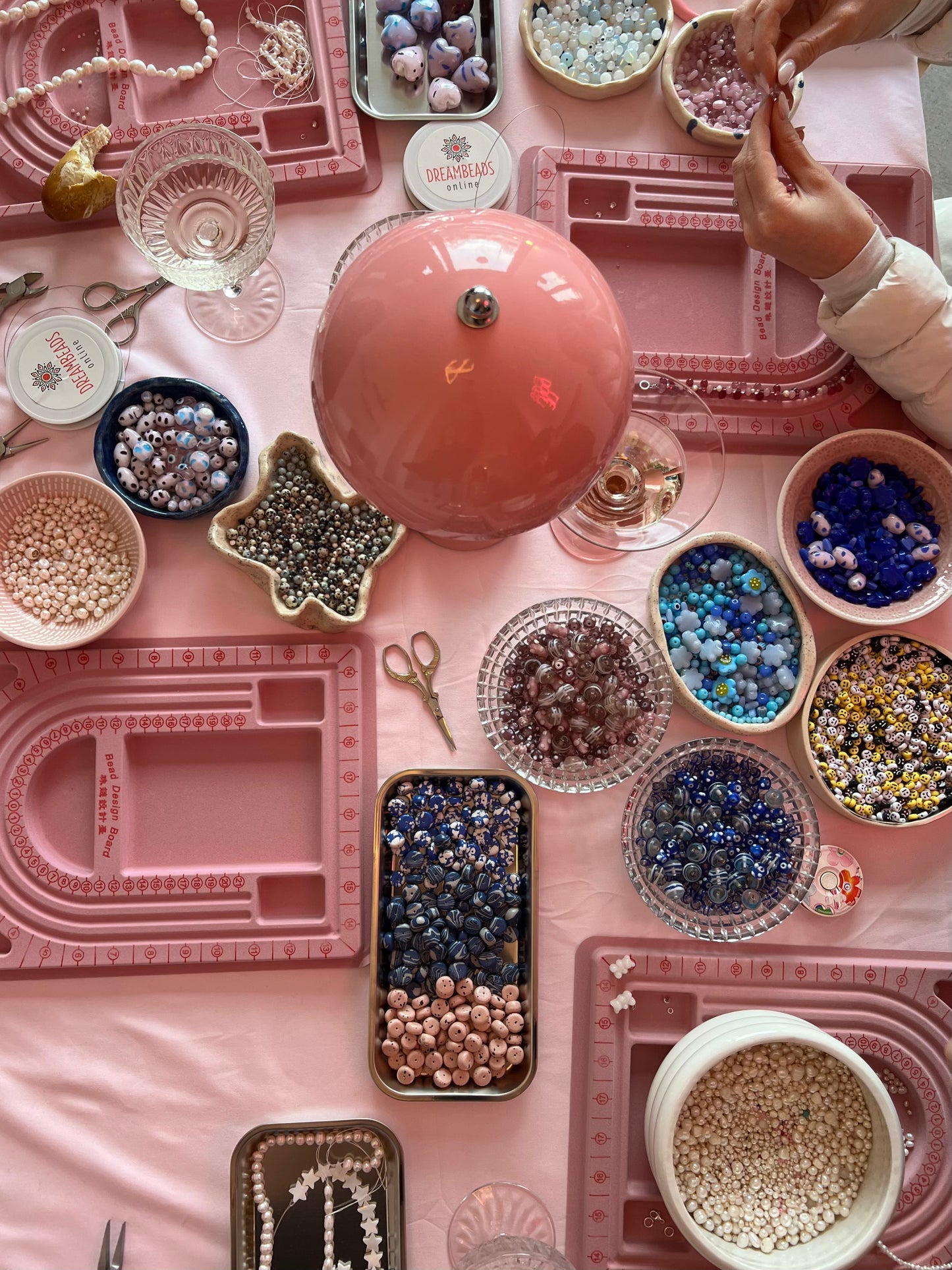 ARMBAND WORKSHOP - Donnerstag, den 3.12.2026 18:30 Uhr