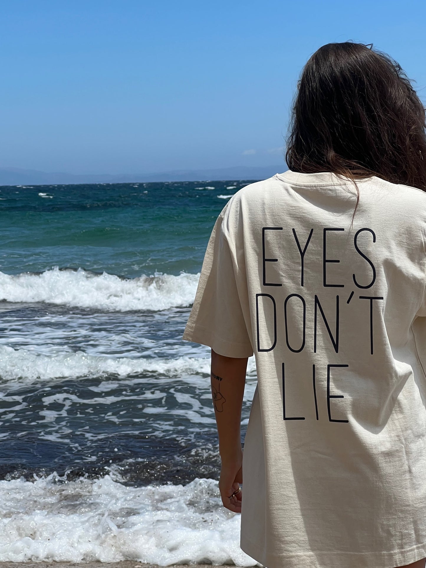 EYES DON‘T LIE T-Shirt